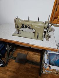 Macchina da cucire industriale Necchi 