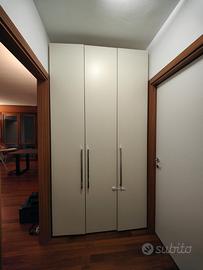 Armadio tre ante
