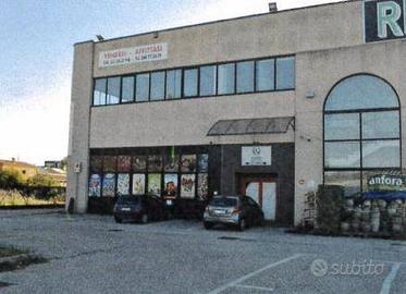 Immobile in asta di 1840 m² a Due Carrare