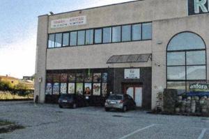 Immobile in asta di 1840 m² a Due Carrare