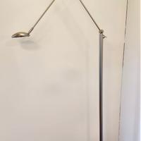 Lampada da studio con braccio movibile