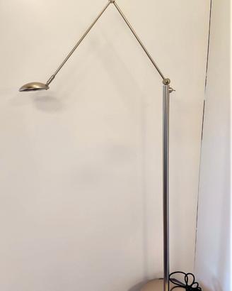 Lampada da studio con braccio movibile