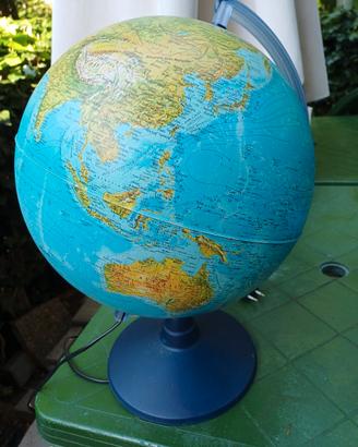 Mappamondo illuminato 