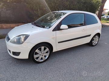 Ford Fiesta 1.4 neo patentati 179000 km come nuova