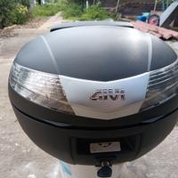 Bauletto Givi + schienalino + staffa.