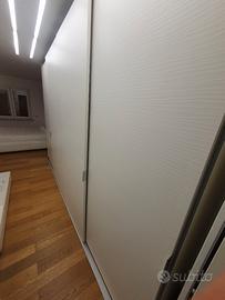 Pregiatissimo armadio ad ante scorrevoli