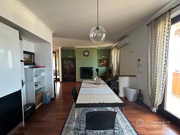 In c erca di un villino a schiera con vista panora