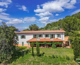 Villa immersa nel verde con splendida vista