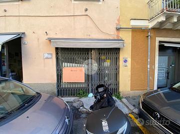 NEGOZIO A GENOVA