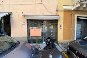 NEGOZIO A GENOVA