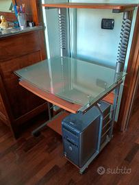 Scrivania a più ripiani