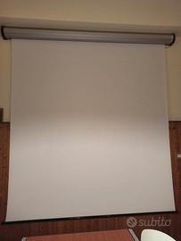 Schermo di proiezione motorizzato