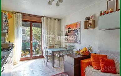 BILOCALE CON GIARDINO PRIVATO E POSTO AUTO COPERTO