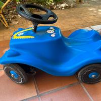 Macchina cavalcabile blu
