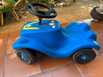 Macchina cavalcabile blu