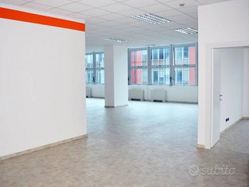 Immobile di 750 m² con più di 5 locali a Milano