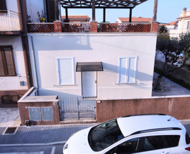Casa Vacanze dal 22.08 indipendente corte 100m mar