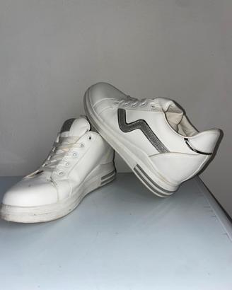 Scarpe da ginnastica con rialzo interno