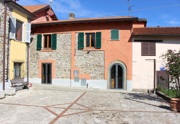 Casa+garage+terreno a Tresana