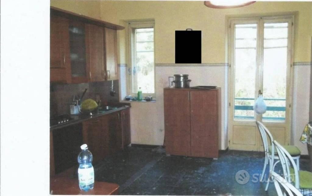 Immobile in asta di 3905 m² con più di 5 locali a - Altro