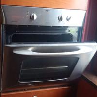 Cucina usata con elettrodomestici
