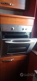Cucina usata con elettrodomestici