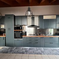 Cucina lineare VENETA CUCINE antracite e nera