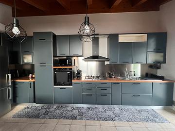 Cucina lineare VENETA CUCINE antracite e nera