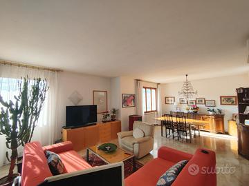 Villa bifamiliare con giardino zona Brusegana