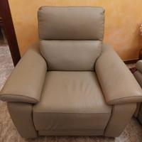 POLTRONA ELETTRICA E DIVANO TRE POSTI