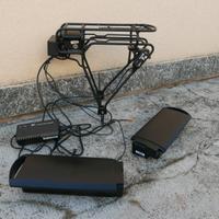 Due batterie per bici elettrica e caricabatteria