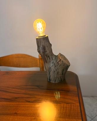 Lampada design in legno naturale fatta a mano