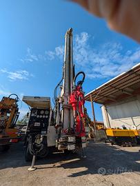 TRIVELLA PERFORATRICE SU CAMION 4x4