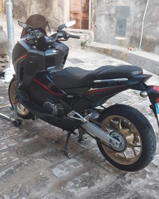 Honda integra sport 750