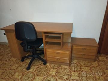 scrivania in legno