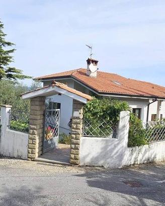 Villa di 326 m² con più di 5 locali e box auto dop