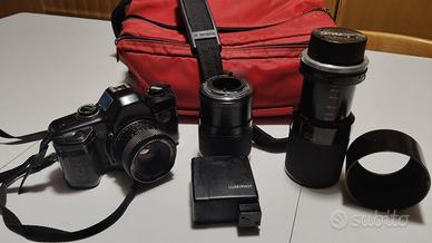 Macchina fotografica con 3 obiettivi e borsa