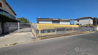 Immobile di 720 m² con 3 locali a Cave