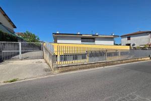 Immobile di 720 m² con 3 locali a Cave