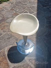 Sgabello girevole bianco