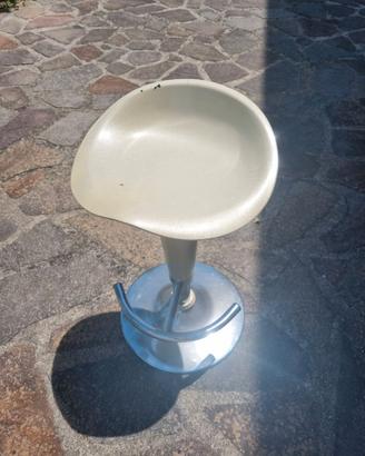 Sgabello girevole bianco