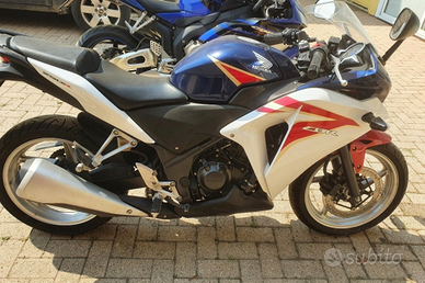 Honda cbr 250 R Euro 2.550 LEGGI BENE