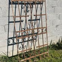 3 inferiate in ferro battuto da villa storica