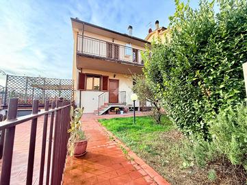 VILLA A SCHIERA CENTRALE A REGGELLO