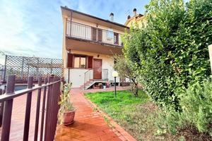 VILLA A SCHIERA CENTRALE A REGGELLO