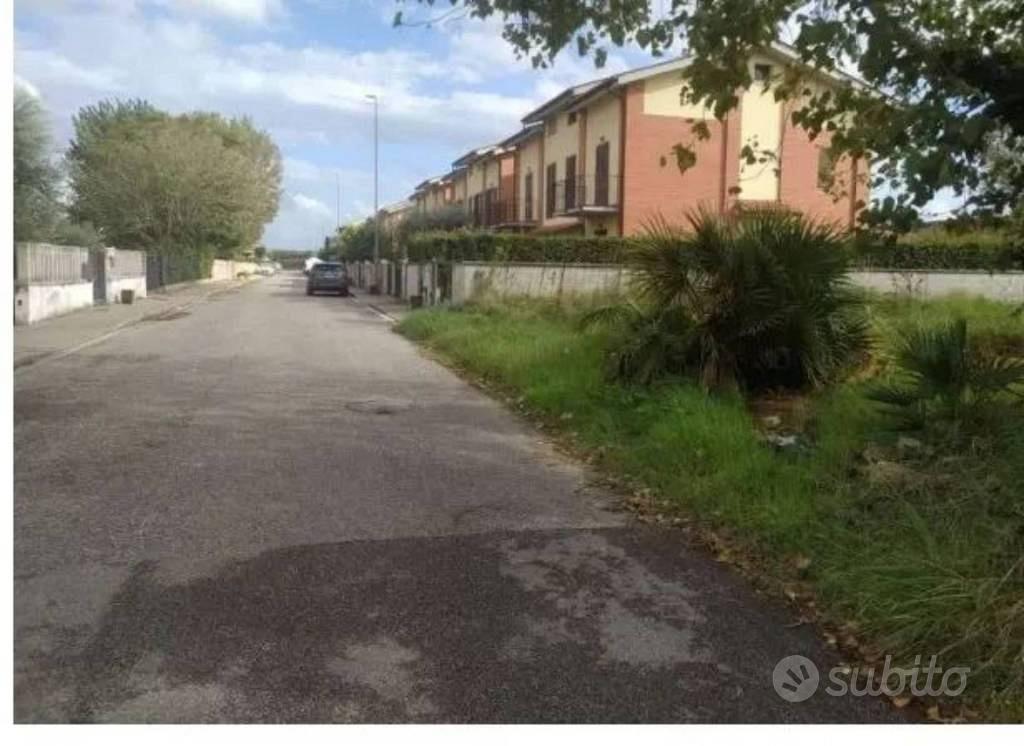 Immobile in asta di 886 m² a Cascina - Altro