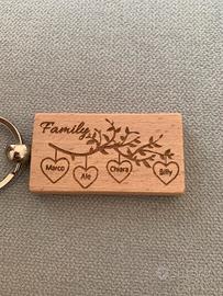 Portachiavi in legno inciso a laser – Famiglia