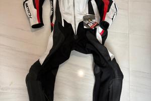 Tuta moto e stivali nuovi