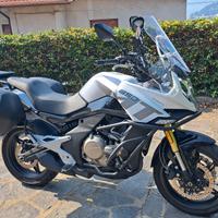CF MOTO 650 MT con pochi km