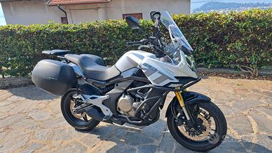 CF MOTO 650 MT con soli 6.000 km